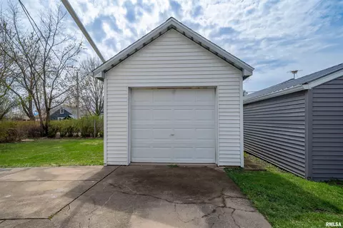 612 E Adams St, Morton, IL 61550 photo 34