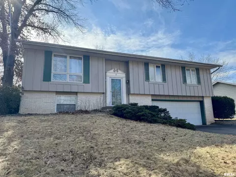 Exterior - 5 Indian Trail Rd, Macomb, IL 61455 photo 2 of 5