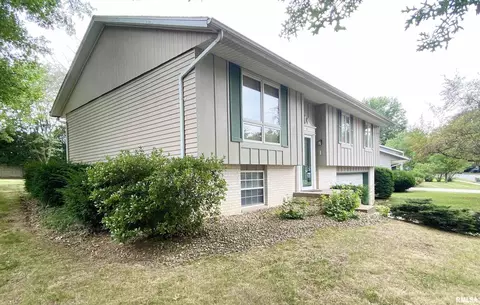 Exterior - 5 Indian Trail Rd, Macomb, IL 61455 photo 3 of 5