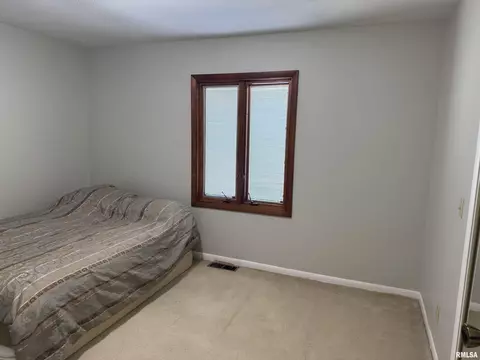 Bedroom - 5 Indian Trail Rd, Macomb, IL 61455 photo 4 of 8