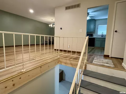 Entry Way - 5 Indian Trail Rd, Macomb, IL 61455 photo 3 of 3