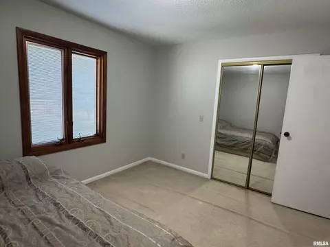 Bedroom - 5 Indian Trail Rd, Macomb, IL 61455 photo 5 of 8