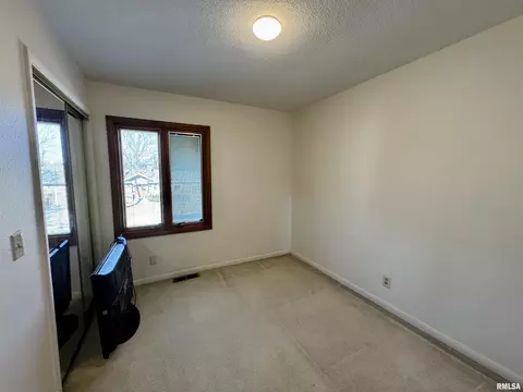 Bedroom - 5 Indian Trail Rd, Macomb, IL 61455 photo 3 of 8