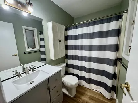 Bath - 5 Indian Trail Rd, Macomb, IL 61455 photo 1 of 5