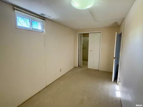 Bedroom - 5 Indian Trail Rd, Macomb, IL 61455 photo 6 of 8