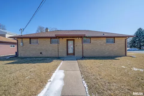 324 S James St, Tremont, IL 61568