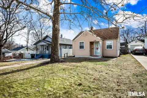 1122 W Thrush Ave, Peoria, IL 61604