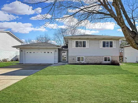 111 Greenbriar Ct, East Peoria, IL 61611