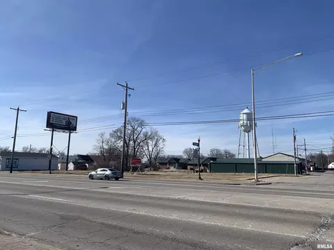 117-121 N Main St, Creve Coeur, IL 61610