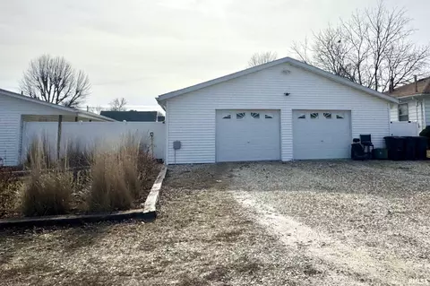 Exterior - 838 Custer Pl, Canton, IL 61520 photo 9 of 9