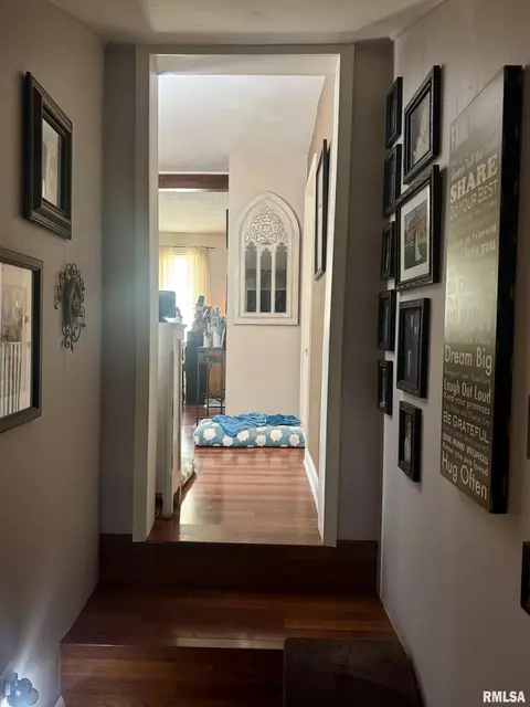 Entry Way - 838 Custer Pl, Canton, IL 61520 photo 2 of 2