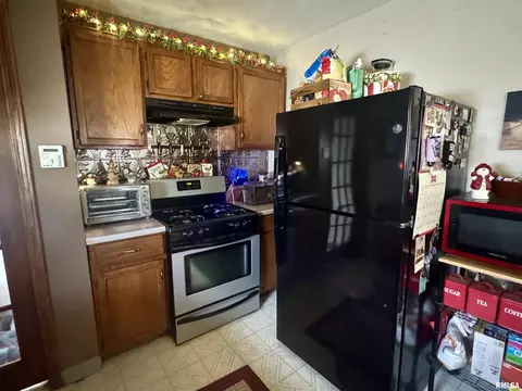 Kitchen - 838 Custer Pl, Canton, IL 61520 photo 1 of 1