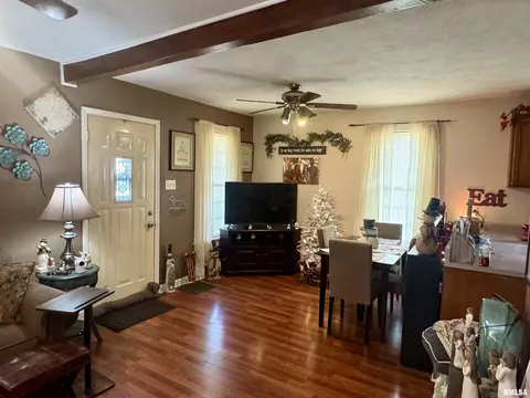 Entry Way - 838 Custer Pl, Canton, IL 61520 photo 1 of 2