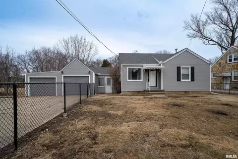 5227 W Monroe Rd, Peoria, IL 61607