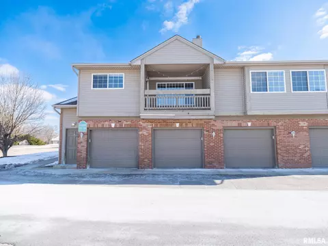 4505 N Thornhill Dr, Peoria, IL 61615