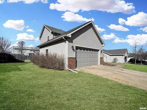 808 Simon St, Washington, IL 61571 photo 3