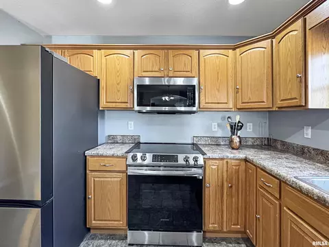 808 Simon St, Washington, IL 61571 photo 13