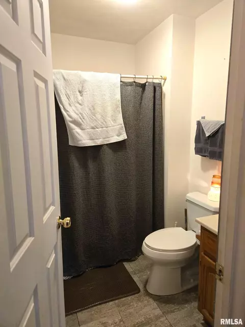 754 W Walnut St, Canton, IL 61520 photo 3