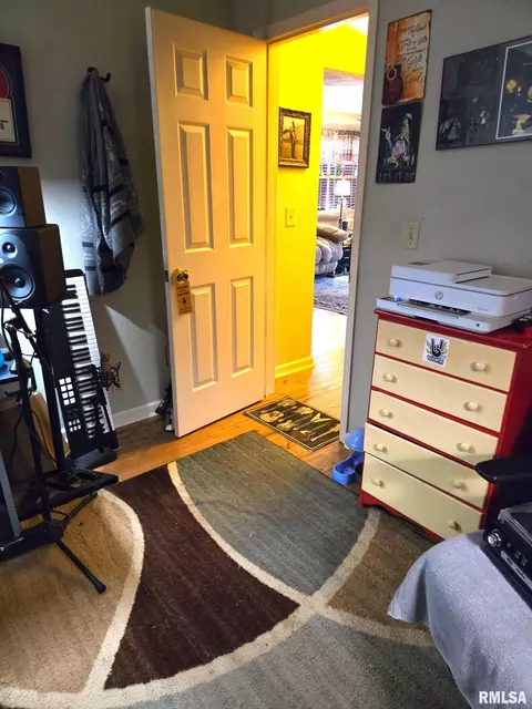 754 W Walnut St, Canton, IL 61520 photo 9