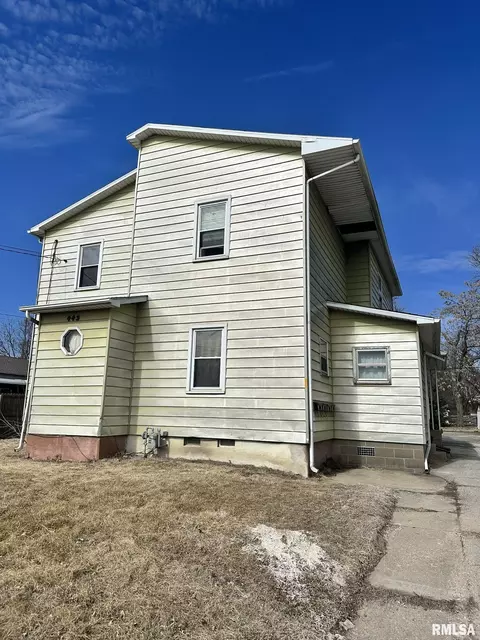443 E Locust St, Canton, IL 61520