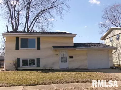 1705 Holiday Dr, Pekin, IL 61554