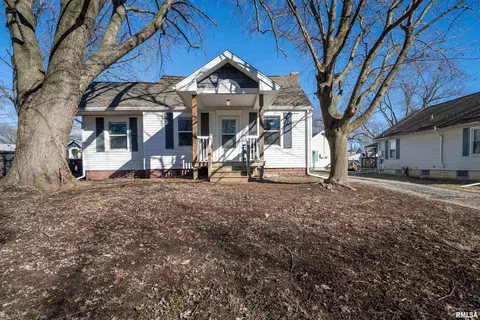 612 S Stewart St, Creve Coeur, IL 61610
