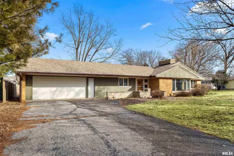 407 N Lilac St, Elmwood, IL 61529