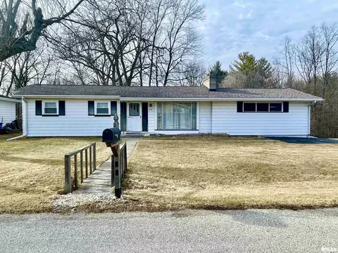 519 N Lakeshore Dr, Hanna City, IL 61536