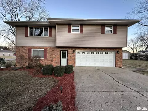 238 Sharen St, Groveland, IL 61535