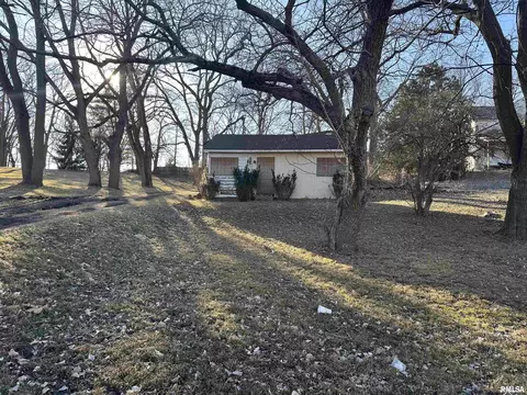 707 Audubon Dr, Pekin, IL 61554