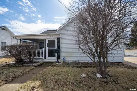 121 W Avenue F, Lewistown, IL 61542