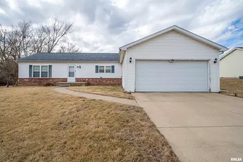 3205 N Molleck Dr, Peoria, IL 61604