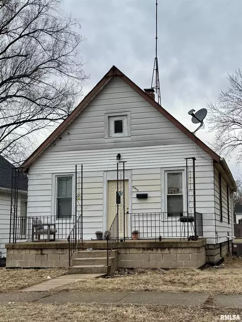 2613 W Latrobe St, Peoria, IL 61605