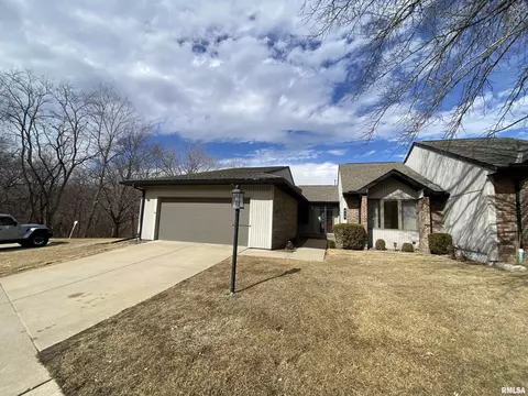 915 W Chalon Pl, Peoria, IL 61614