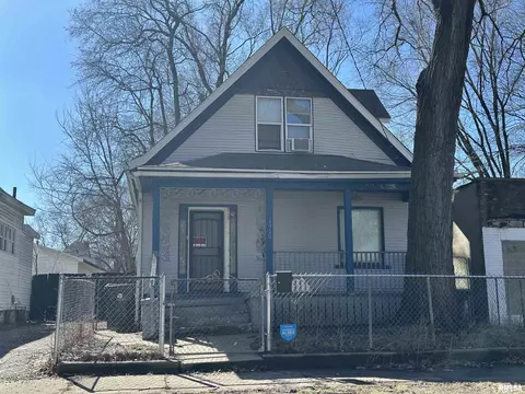 1310 W Adrian G Hinton Ave, Peoria, IL 61605