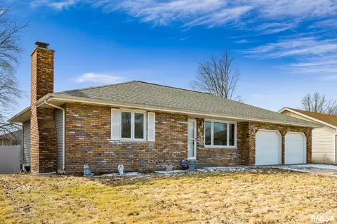 5818 W Colt Dr, Peoria, IL 61607