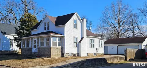 824 Hamilton St, Pekin, IL 61554