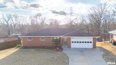 5505 N Jesters Ln, Peoria, IL 61614