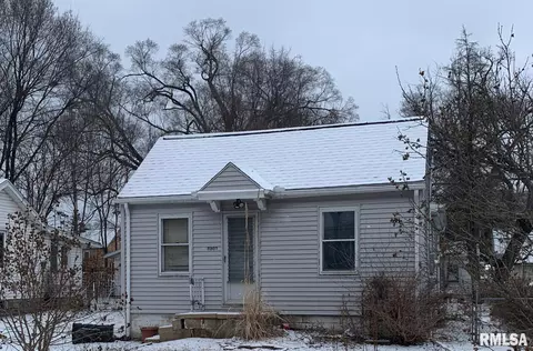 3207 W Latrobe St, Peoria, IL 61605
