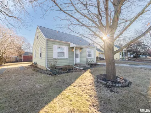 1512 E Hendryx Pl, Peoria, IL 61615