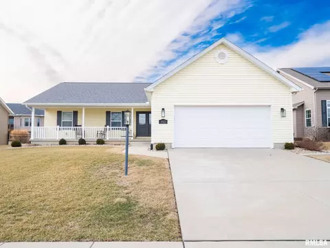 912 Devonshire Rd, Washington, IL 61571 photo 1