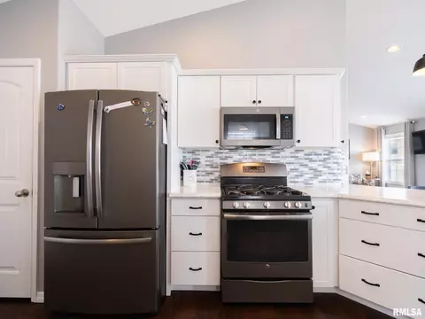 912 Devonshire Rd, Washington, IL 61571 photo 22