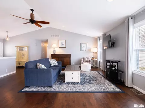 912 Devonshire Rd, Washington, IL 61571 photo 8