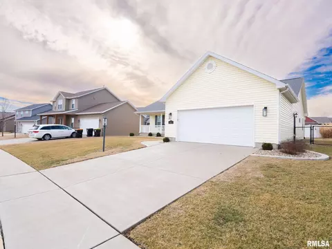 912 Devonshire Rd, Washington, IL 61571 photo 3