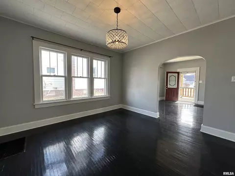 Living - 328 E Franklin St, Macomb, IL 61455 photo 4 of 4