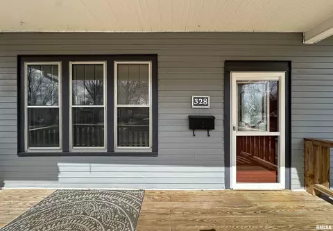 Exterior - 328 E Franklin St, Macomb, IL 61455 photo 2 of 3