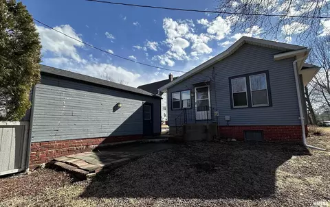 Exterior - 328 E Franklin St, Macomb, IL 61455 photo 3 of 3
