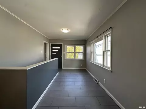 Entry Way - 328 E Franklin St, Macomb, IL 61455 photo 1 of 1