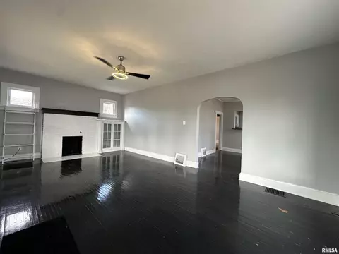 Living - 328 E Franklin St, Macomb, IL 61455 photo 1 of 4