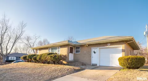 1301 Sheridan Rd, Pekin, IL 61554